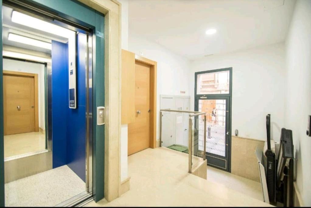 Apartamento Gran Via Granada Bagian luar foto